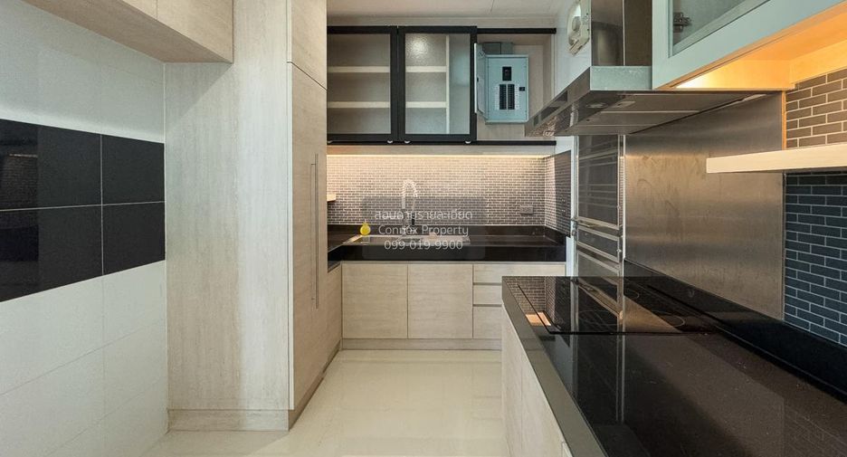 For sale 4 bedrooms house in Bang Na, Bangkok