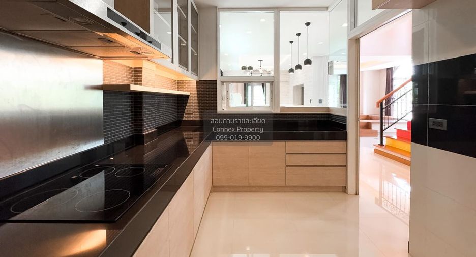 For sale 4 bedrooms house in Bang Na, Bangkok