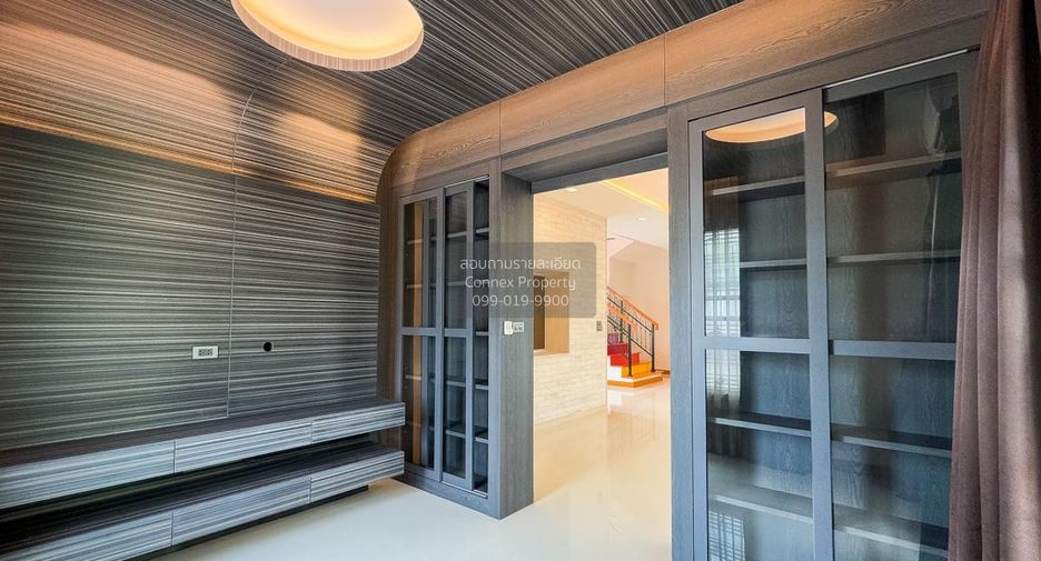 For sale 4 bedrooms house in Bang Na, Bangkok
