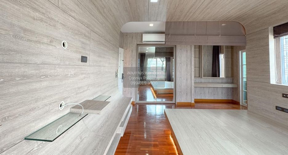 For sale 4 bedrooms house in Bang Na, Bangkok