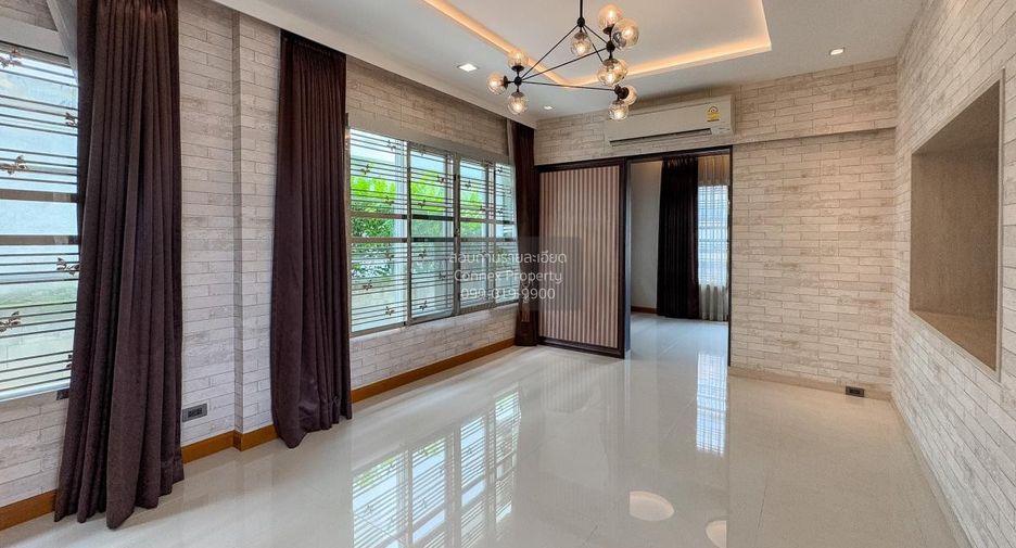 For sale 4 bedrooms house in Bang Na, Bangkok