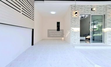 À vendre 3 chambres maison de ville à Mueang Samut Prakan, Samut Prakan