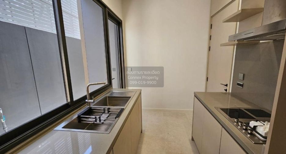 For sale 4 bedrooms house in Wang Thonglang, Bangkok