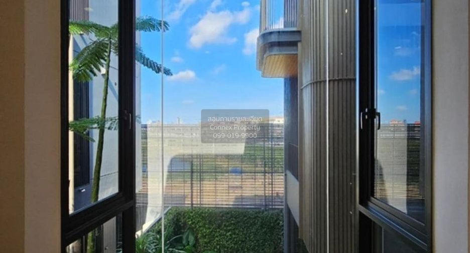 For sale 4 bedrooms house in Wang Thonglang, Bangkok