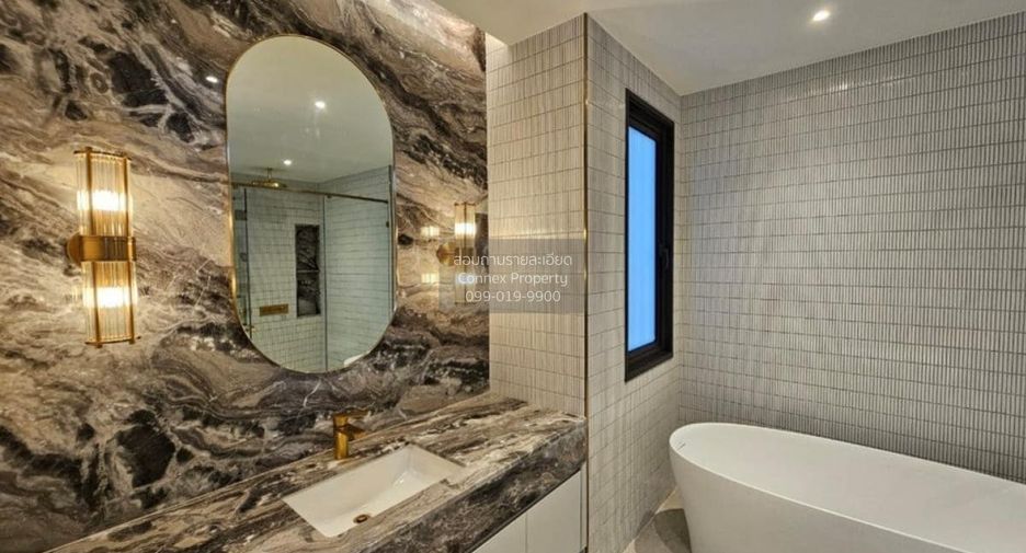 For sale 4 bedrooms house in Wang Thonglang, Bangkok