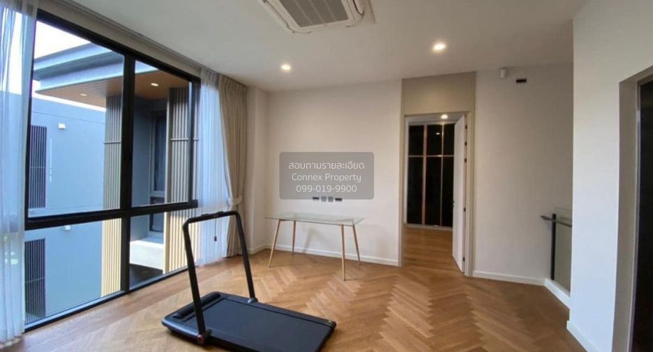 For sale 4 bedrooms house in Wang Thonglang, Bangkok