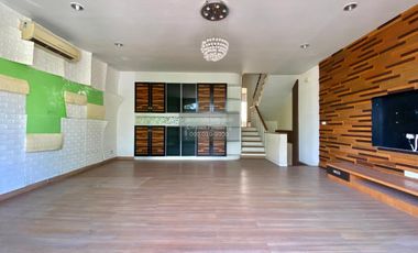 Reihenhaus zum Kauf mit 3 Zimmer in Suan Luang, Bangkok