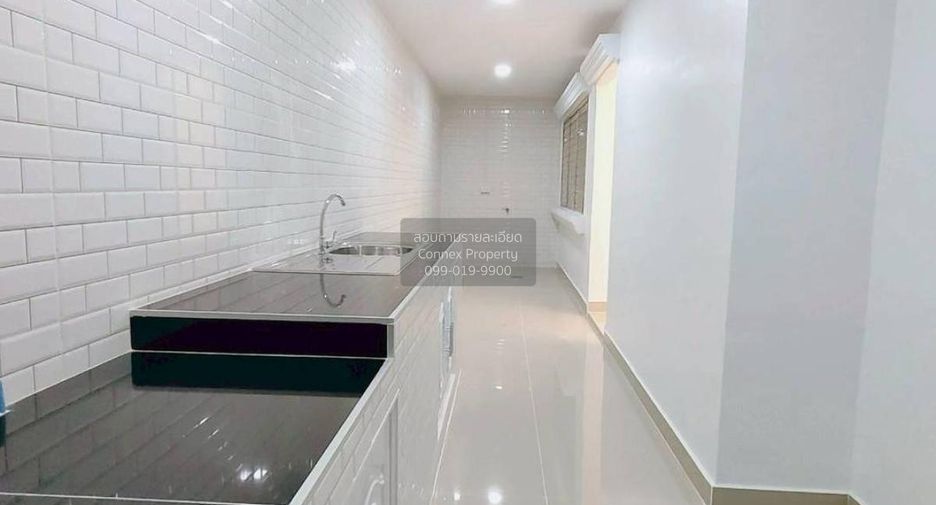 For sale 5 bedrooms townhouse in Thanyaburi, Pathum Thani