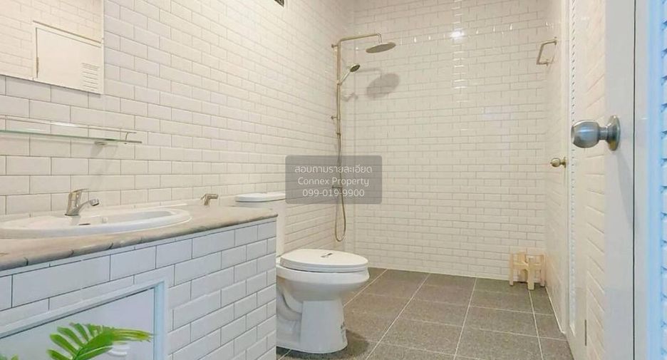 For sale 5 bedrooms townhouse in Thanyaburi, Pathum Thani