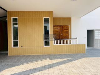 For sale 6 bedrooms house in Khlong Luang, Pathum Thani