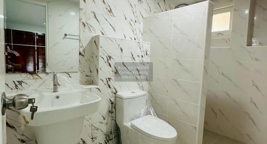 For sale 6 bedrooms house in Khlong Luang, Pathum Thani