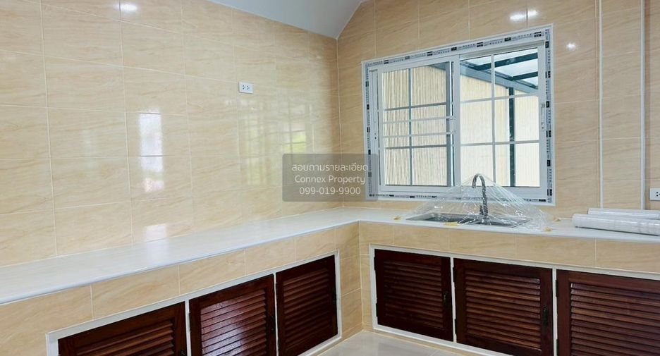 For sale 6 bedrooms house in Khlong Luang, Pathum Thani