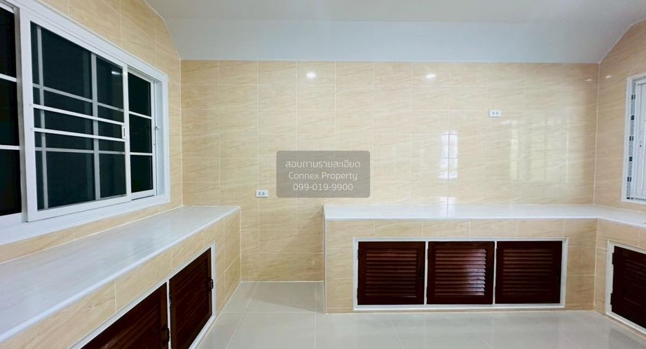 For sale 6 bedrooms house in Khlong Luang, Pathum Thani
