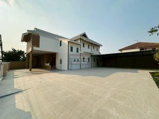 For sale 6 bedrooms house in Khlong Luang, Pathum Thani