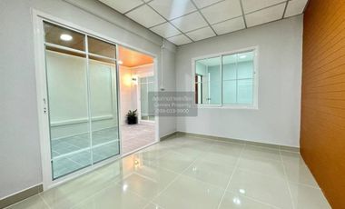 À vendre 3 chambres maison de ville à Bang Bua Thong, Nonthaburi