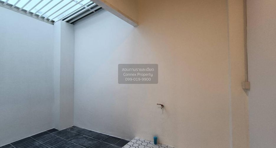 For sale 3 ベッドルーム townhouse in Khlong San, Bangkok