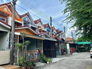 À vendre 3 chambres maison de ville à Sam Phran, Nakhon Pathom