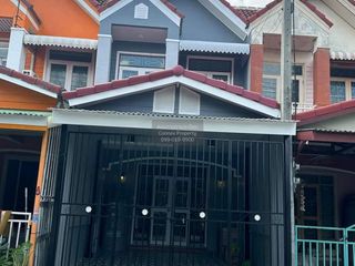 À vendre 3 chambres maison de ville à Sam Phran, Nakhon Pathom