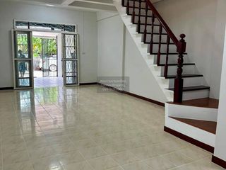 À vendre 3 chambres maison de ville à Sam Phran, Nakhon Pathom