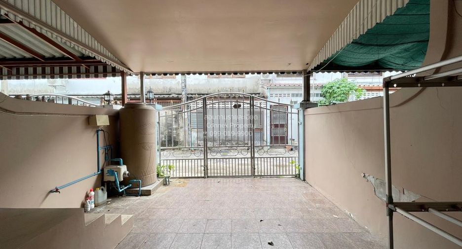 À vendre 2 chambres maison de ville à Taling Chan, Bangkok