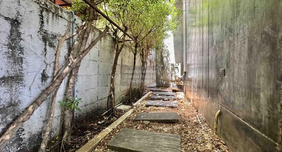 For sale 3 bedrooms house in Bang Kapi, Bangkok
