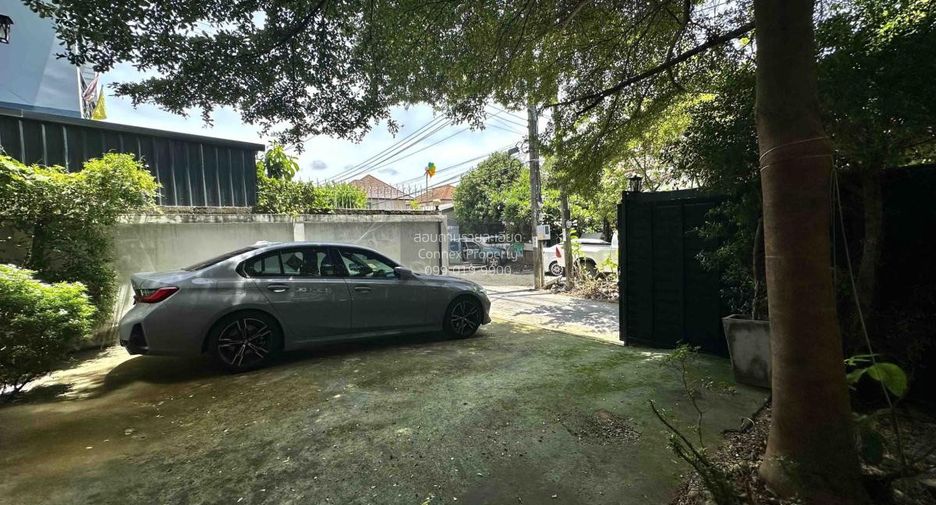 For sale 3 bedrooms house in Bang Kapi, Bangkok