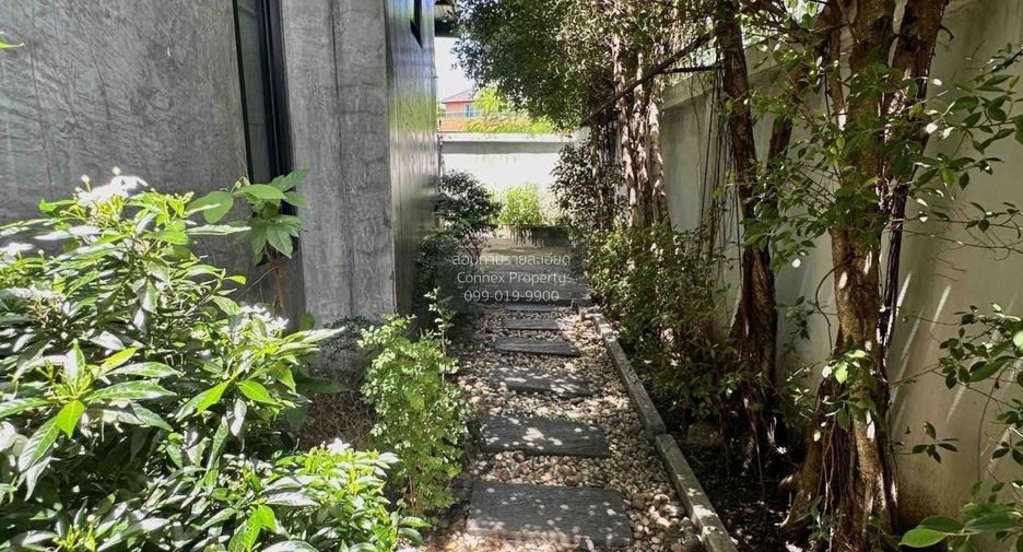 For sale 3 bedrooms house in Bang Kapi, Bangkok