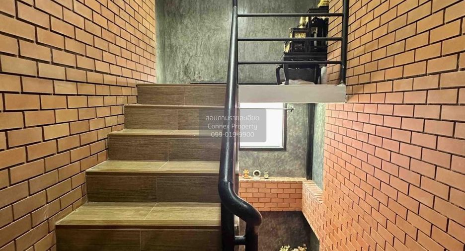 For sale 3 bedrooms house in Bang Kapi, Bangkok