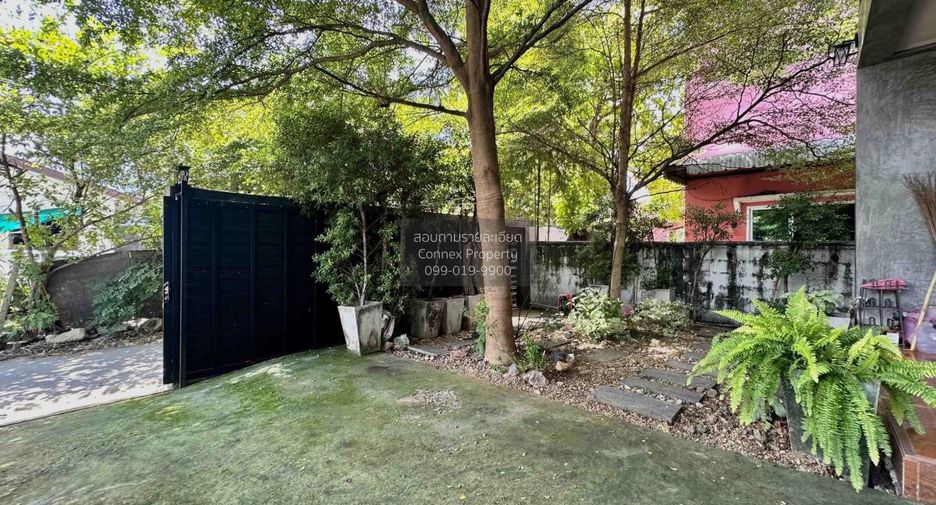 For sale 3 bedrooms house in Bang Kapi, Bangkok