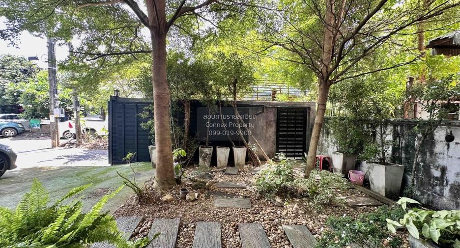 For sale 3 bedrooms house in Bang Kapi, Bangkok