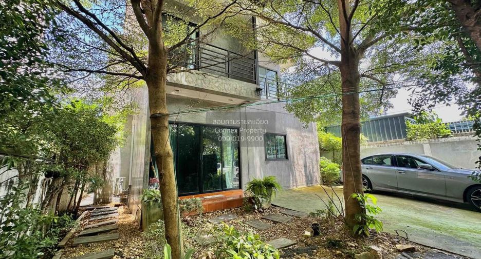 For sale 3 bedrooms house in Bang Kapi, Bangkok