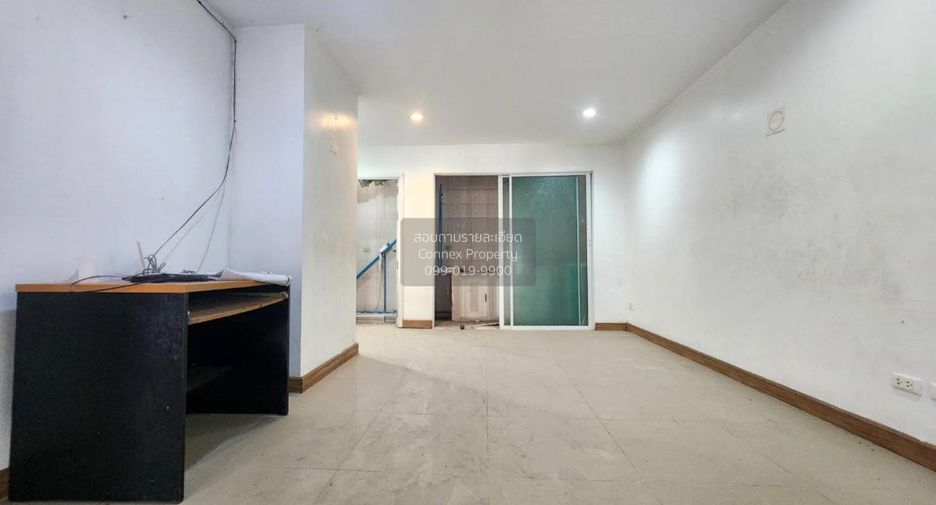 À vendre 3 chambres maison de ville à Sam Phran, Nakhon Pathom