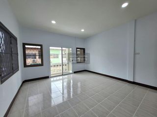 Casa adosada en venta de 1 habitaciones en Nong Khaem, Bangkok