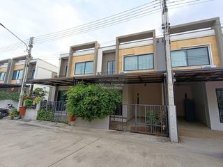 For sale 3 bedrooms townhouse in Mueang Pathum Thani, Pathum Thani