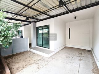For sale 3 bedrooms townhouse in Mueang Pathum Thani, Pathum Thani