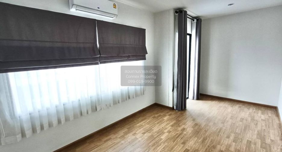 For sale 3 bedrooms townhouse in Mueang Pathum Thani, Pathum Thani