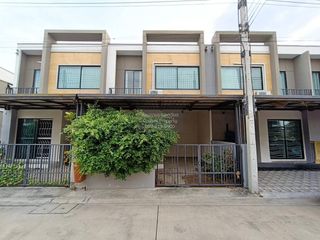 For sale 3 bedrooms townhouse in Mueang Pathum Thani, Pathum Thani