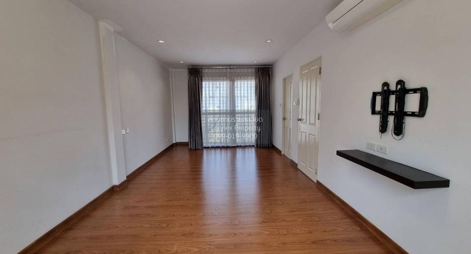 For sale 3 bedrooms townhouse in Mueang Samut Prakan, Samut Prakan