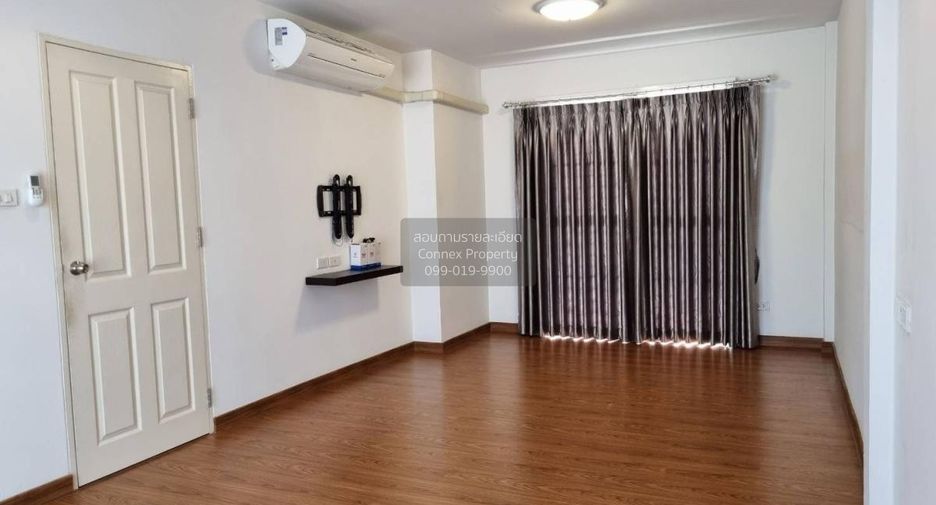 For sale 3 bedrooms townhouse in Mueang Samut Prakan, Samut Prakan