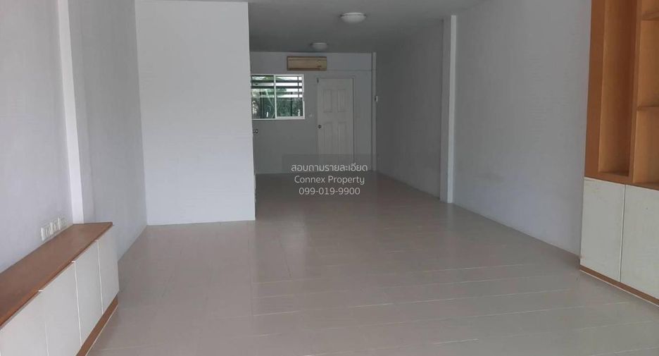 For sale 3 bedrooms townhouse in Khlong Luang, Pathum Thani