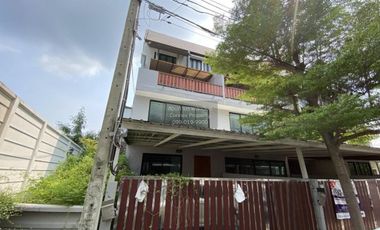 For sale 4 bedrooms townhouse in Suan Luang, Bangkok