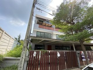 出售 4 卧室 联排别墅 在 Suan Luang, 曼谷