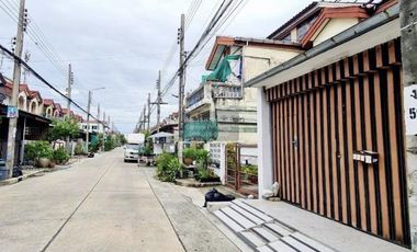 Reihenhaus zum Kauf mit 3 Zimmer in Saphan Sung, Bangkok