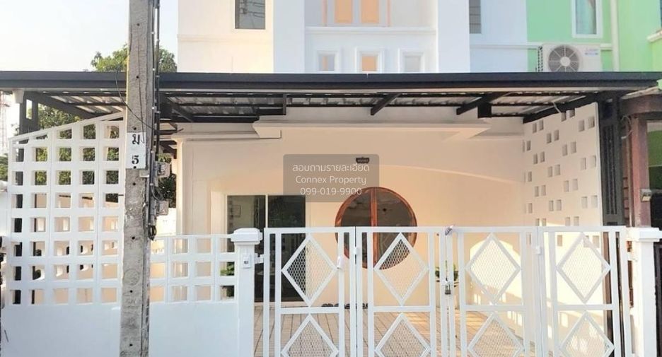 For sale 3 bedrooms townhouse in Khlong Sam Wa, Bangkok