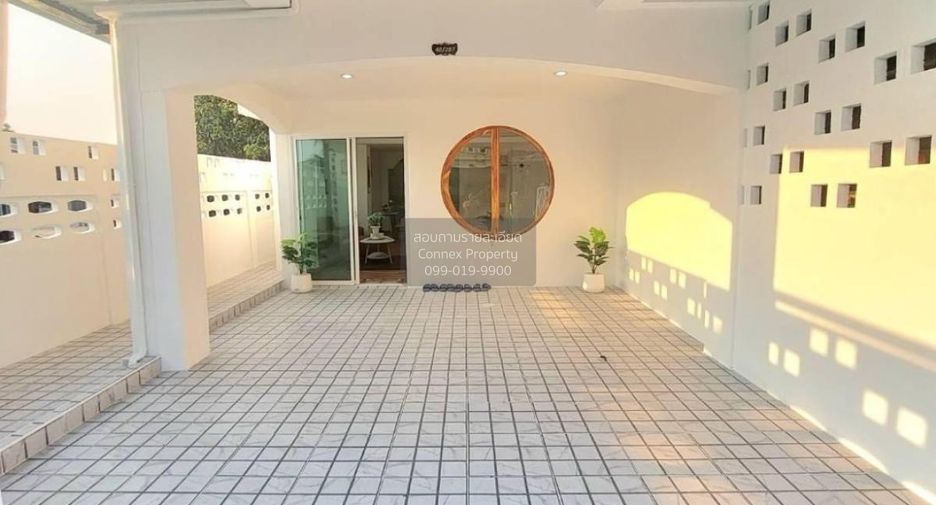 For sale 3 bedrooms townhouse in Khlong Sam Wa, Bangkok