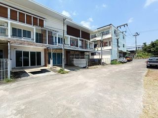 For sale 2 bedrooms retail Space in Khiri Rat Nikhom, Surat Thani