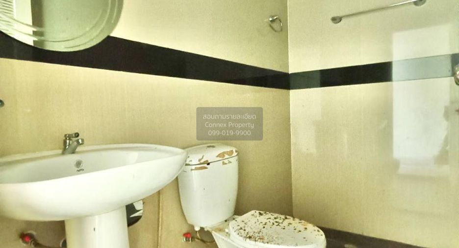 For sale 2 bedrooms retail Space in Khiri Rat Nikhom, Surat Thani