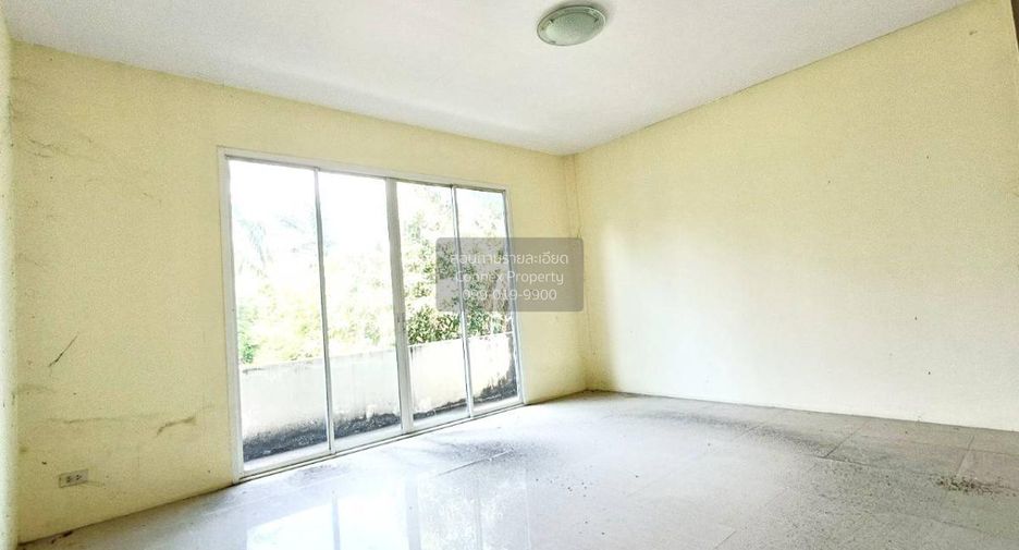 For sale 2 bedrooms retail Space in Khiri Rat Nikhom, Surat Thani