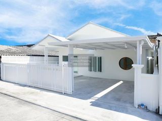 Casa en venta de 3 habitaciones en Phra Khanong, Bangkok