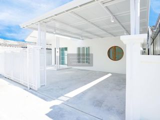 Casa en venta de 3 habitaciones en Phra Khanong, Bangkok